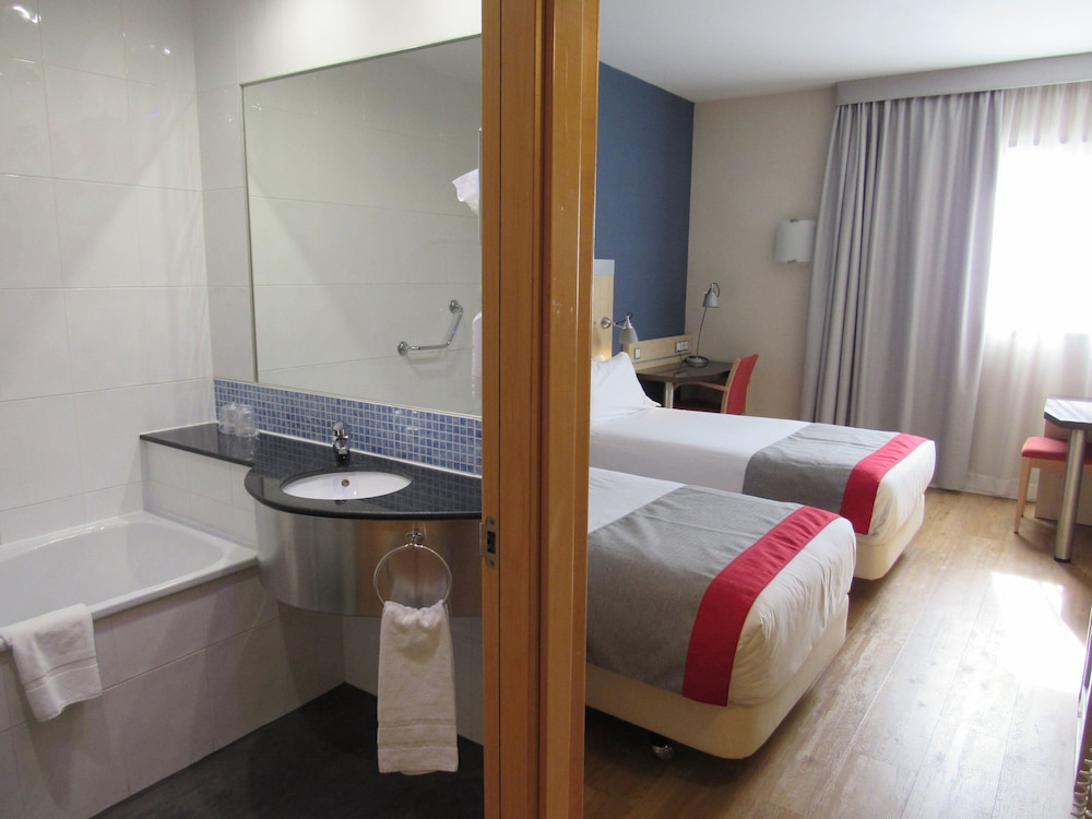 

Genova - Madrid - Holiday Inn Express Madrid - Rivas