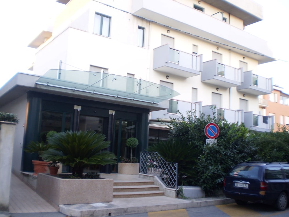 

Milano - Giulianova - La Perla B&B Hotel