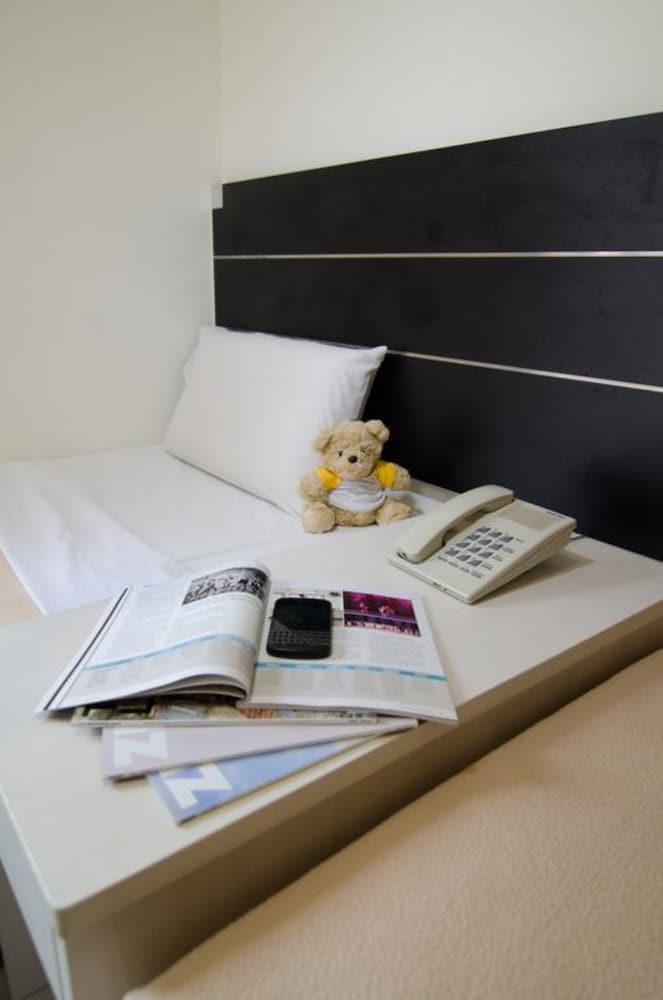 

Palermo - Singapore - Asphodel Inn