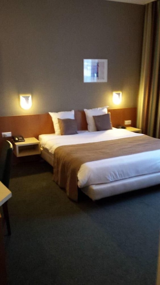 

Verona - Bruxelles - Hobbit Hotel Zaventem