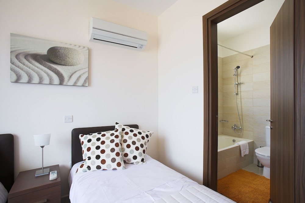 

Napoli - Paphos - Chloraka Terrace Apartments