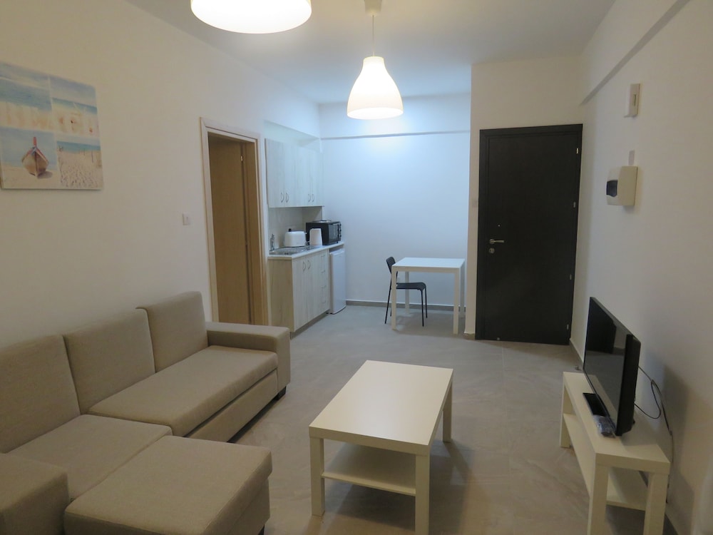

Milano - Pyrgos - Polyxeni Hotel Apartments