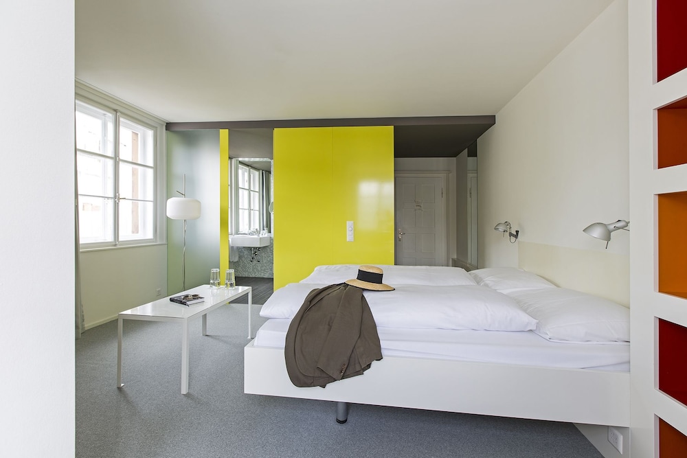 

Napoli - Zuoz - Hotel Castell