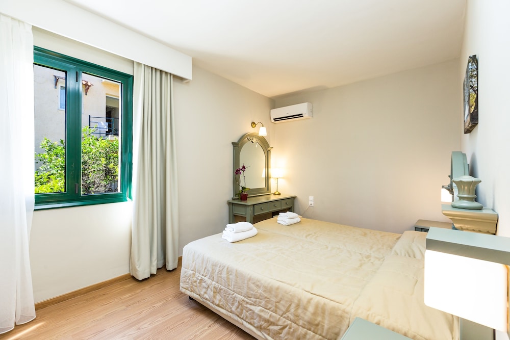 

Bologna - Rethymno - Trefon Hotel Apartments and Family Suites