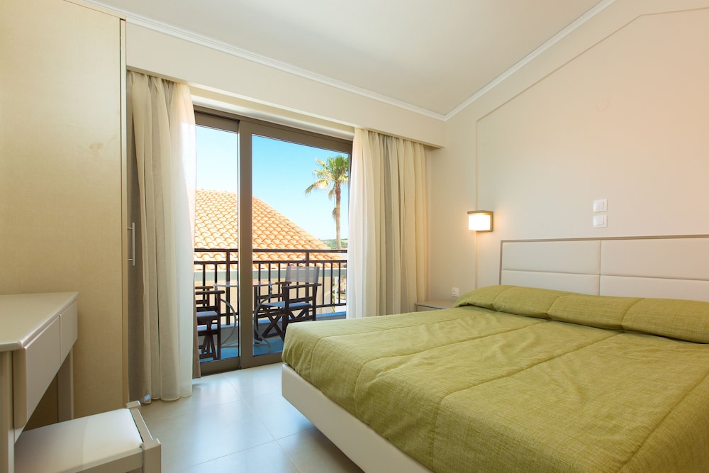 

Bologna - Sfakaki - Trefon Hotel Apartments and Family Suites