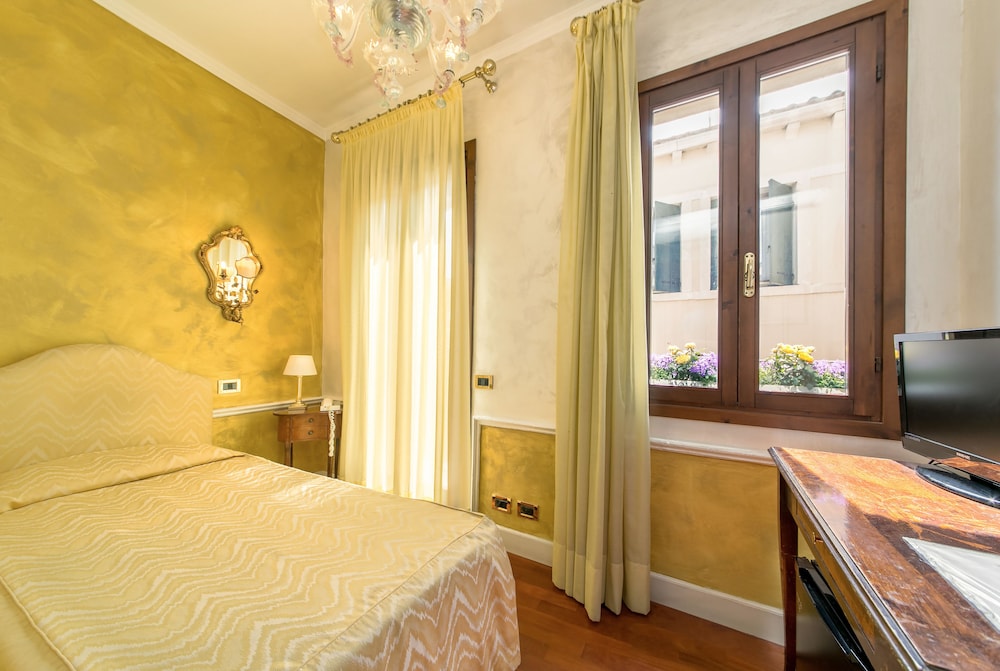 

Lamezia Terme - Lido di Venezia - Pantalon Hotel