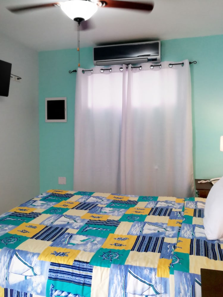 

Bologna - Oranjestad - Agua Clara Eco Suites