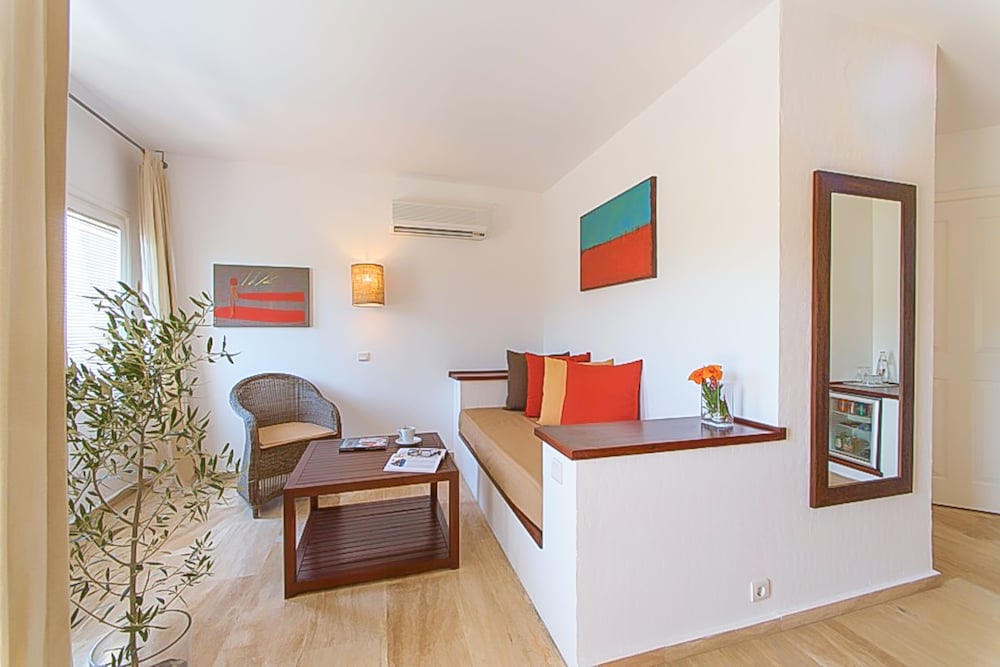 

Milano - Gundogan - 4reasons hotel + bistro | 12+