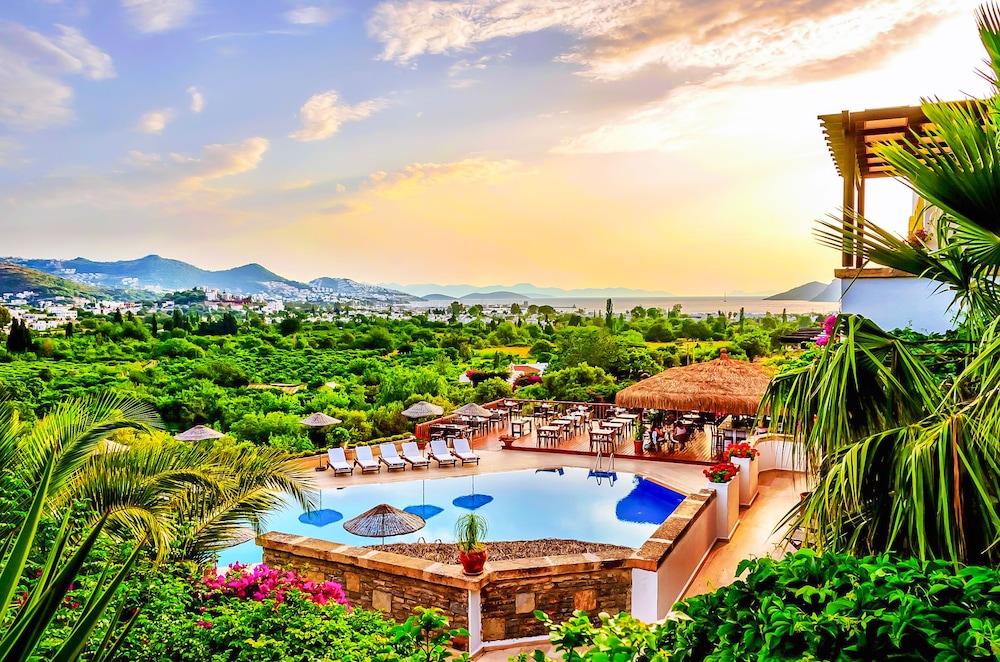 

Roma - Gundogan - 4reasons hotel + bistro | 12+