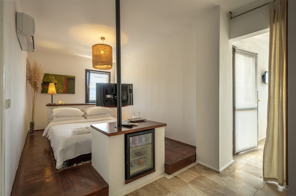 

Milano - Gundogan - 4reasons hotel + bistro | 12+