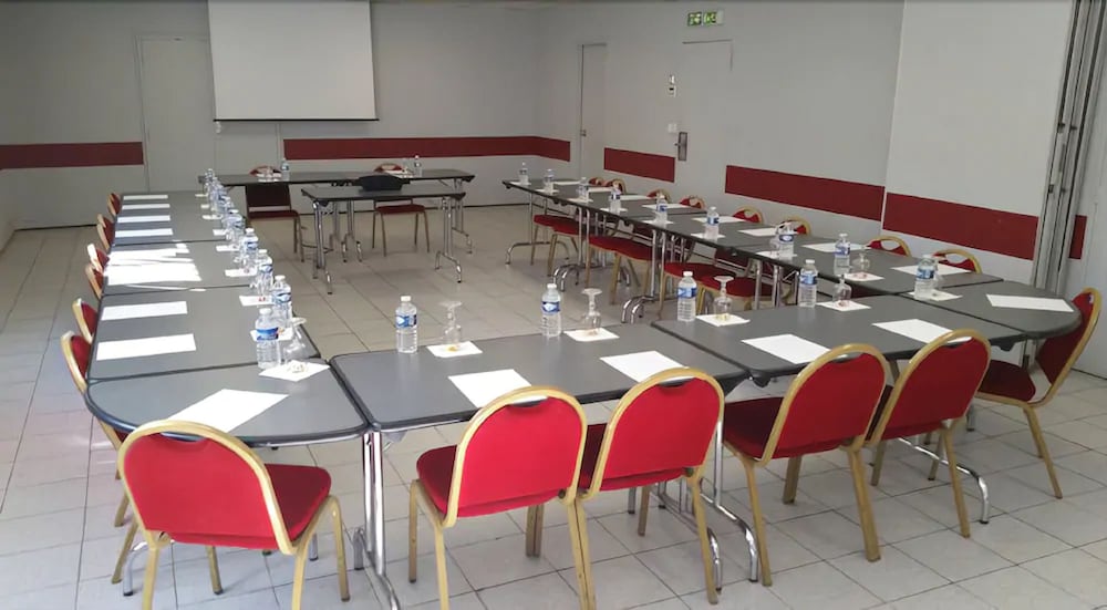

Brindisi - Nanterre - Hôtel l'Amandier