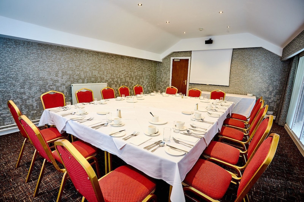 

Lamezia Terme - Glasgow - Abbotsford Hotel
