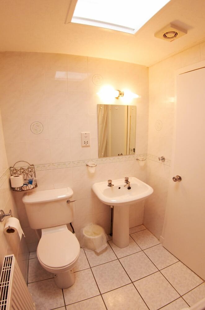

Bari - Alexandria - Abbotsford Hotel