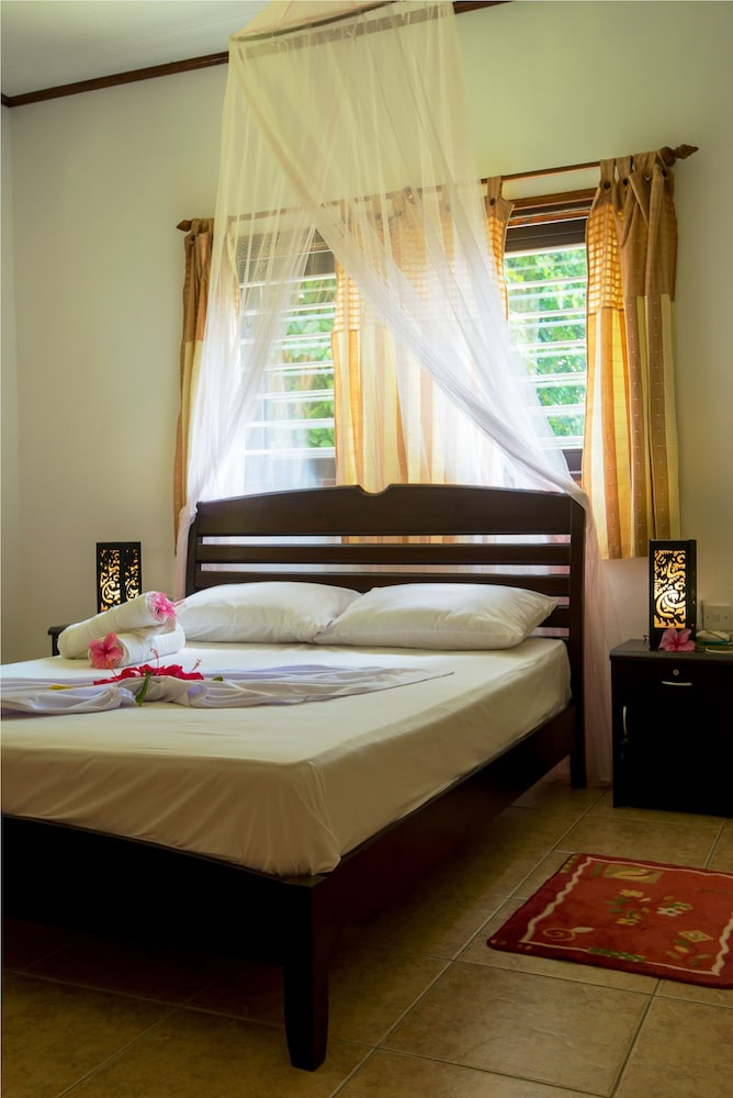 

Roma - La Digue - Zerof Self Catering Apartments