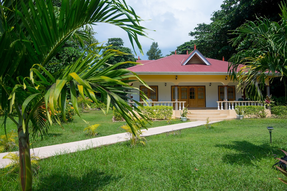 

Bologna - Felicite Island - Zerof Self Catering Apartments