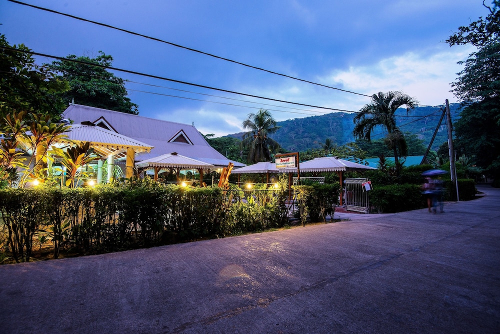 

Roma - La Digue - Zerof Self Catering Apartments