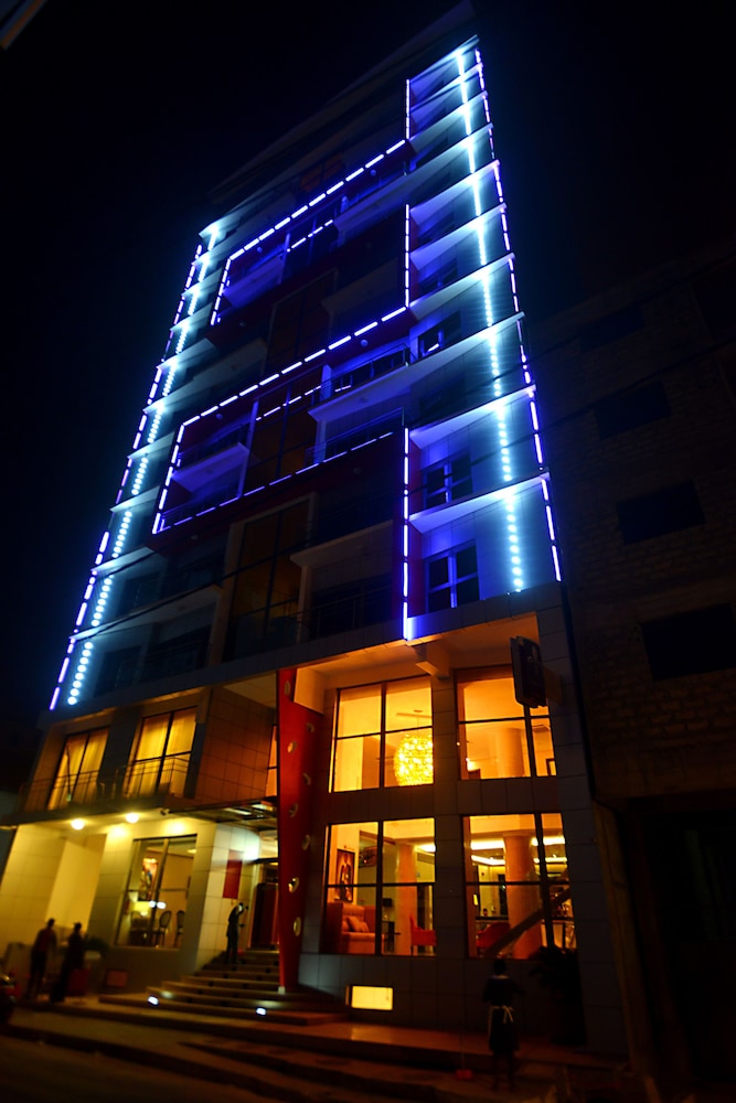 

Milano - Gorée - Hôtel Fleur de Lys Plateau