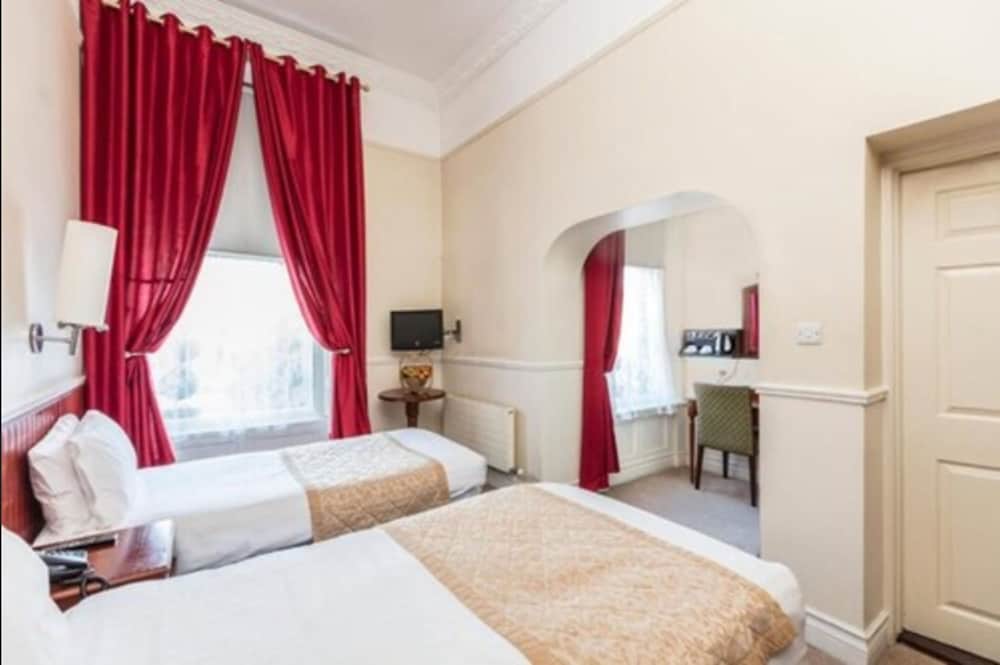 

Roma - Dun Laoghaire - The Lansdowne Hotel