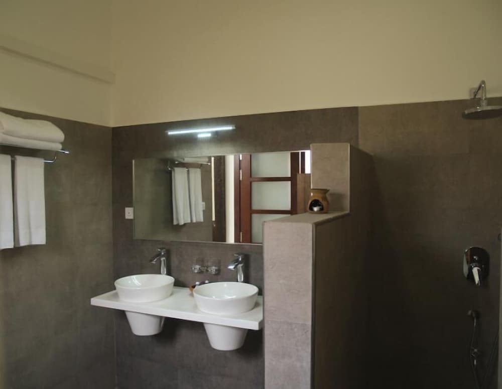 

Roma - Weligama - Imagine Villa Hotel