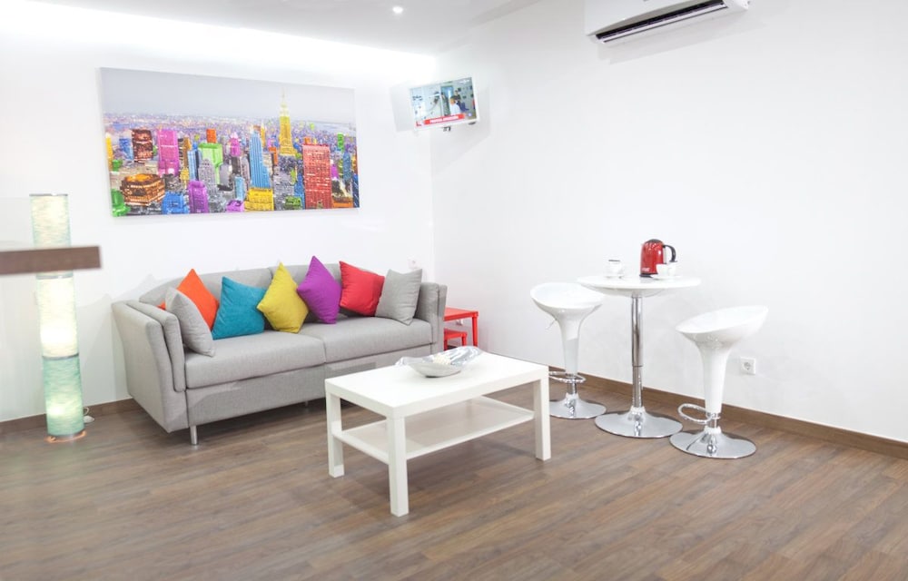 

Milano - San Vicente del Raspeig - Color Suites Alicante