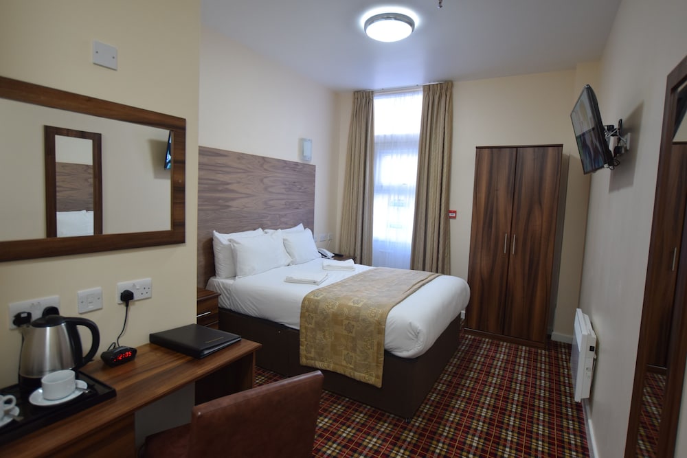 

Cagliari - Barking - Lucky 8 Hotel