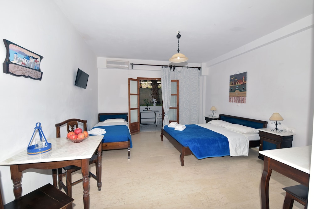 

Bari - Kamari - Sunflower ApartHotel