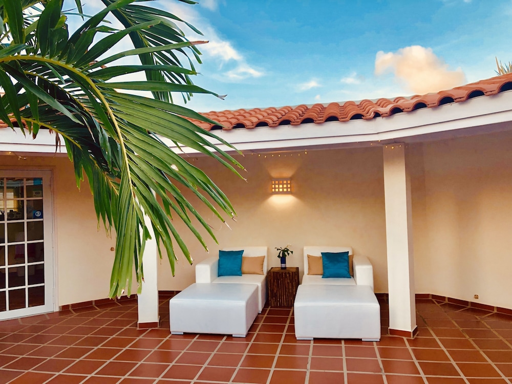 

Bologna - Oranjestad - Karibu Aruba Boutique Hotel