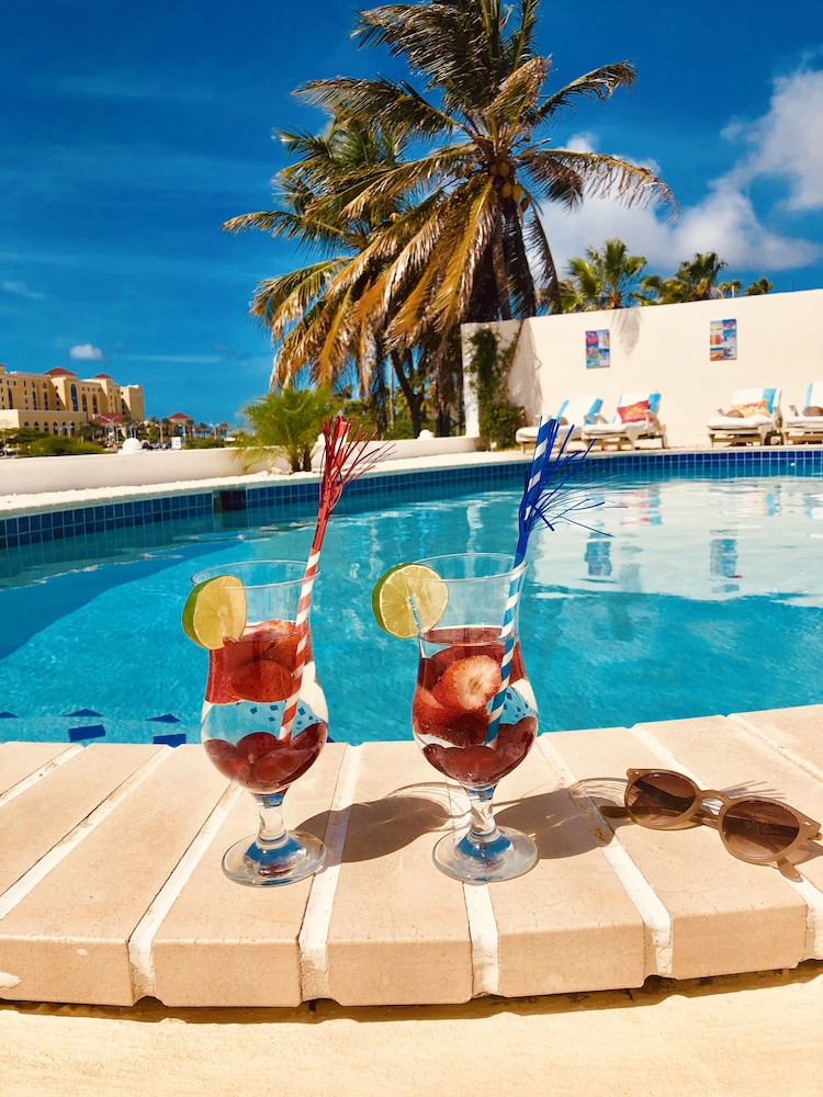 

Bologna - Palm Beach - Karibu Aruba Boutique Hotel
