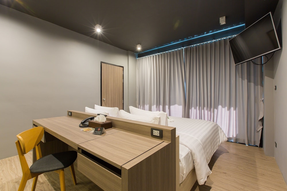

Napoli - Thalang - Maya Phuket Airport Hotel-Naiyang Beach