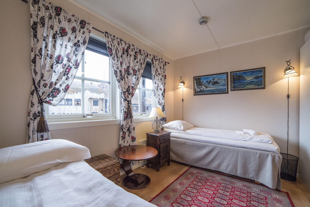 

Bari - Longyearbyen - Mary-Ann's Polarrigg