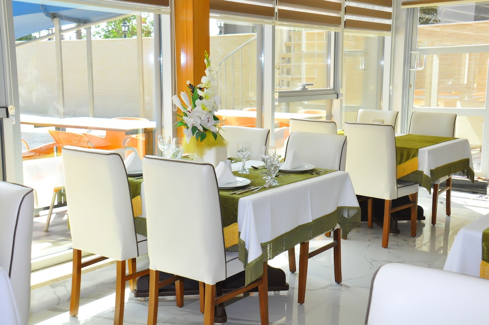 

Bari - Mahmutlar - Grand Bayar Beach Hotel - All Inclusive