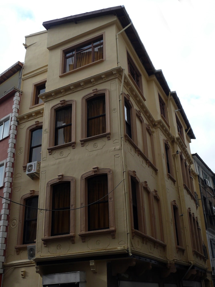 

Catania - Istanbul - Budak Residence