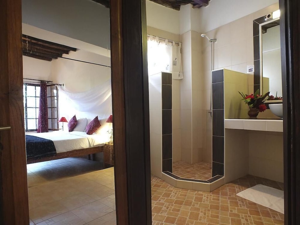 

Roma - Ziguinchor - Hôtel Kadiandoumagne