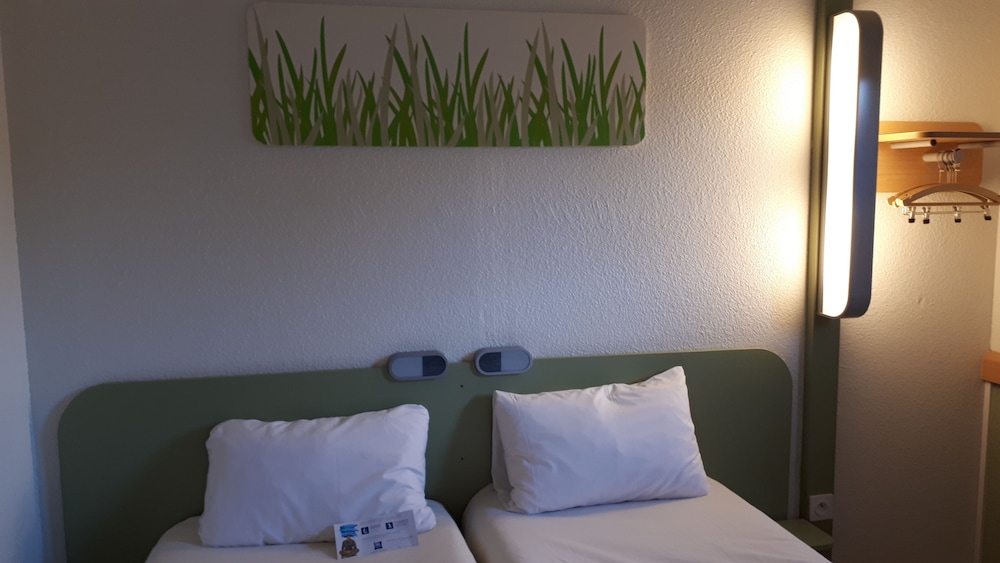 

Milano - Versailles - ibis budget Versailles Chateau Saint cyr l'Ecole