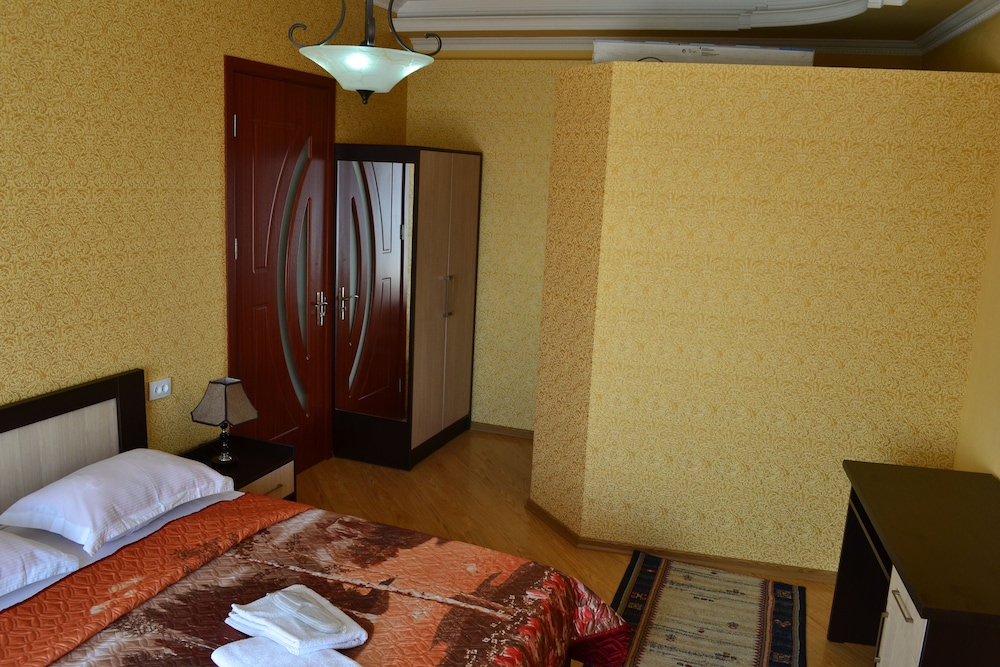 

Milano - Tbilisi - Hotel Isaka