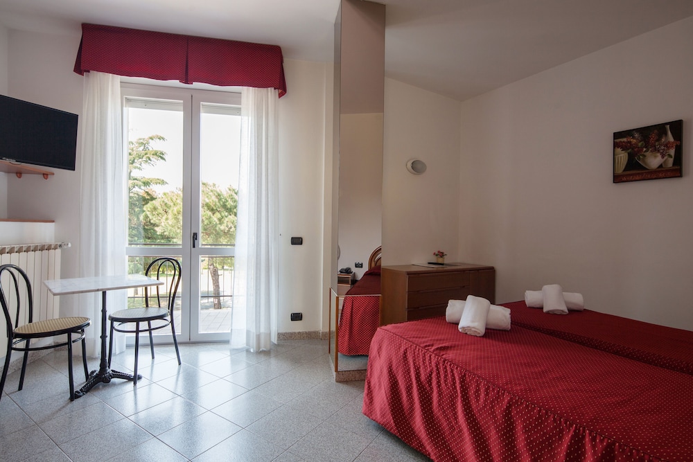 

Milano - Vernazza - Hotel Nella