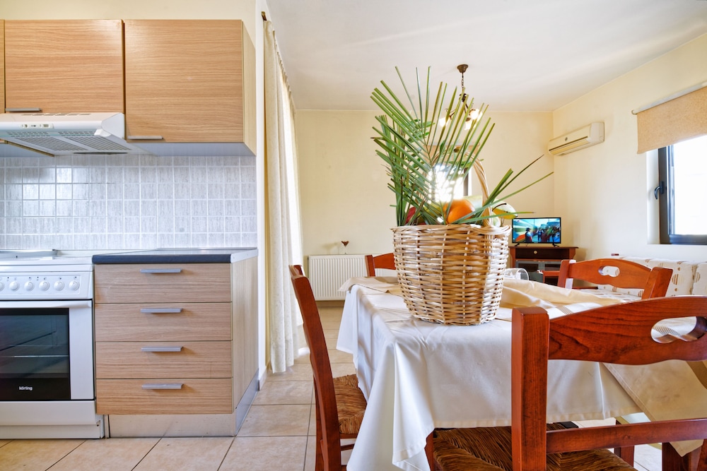 

Napoli - Kolimbari - Villa Gereoudis Apartments with Sea View & Pool