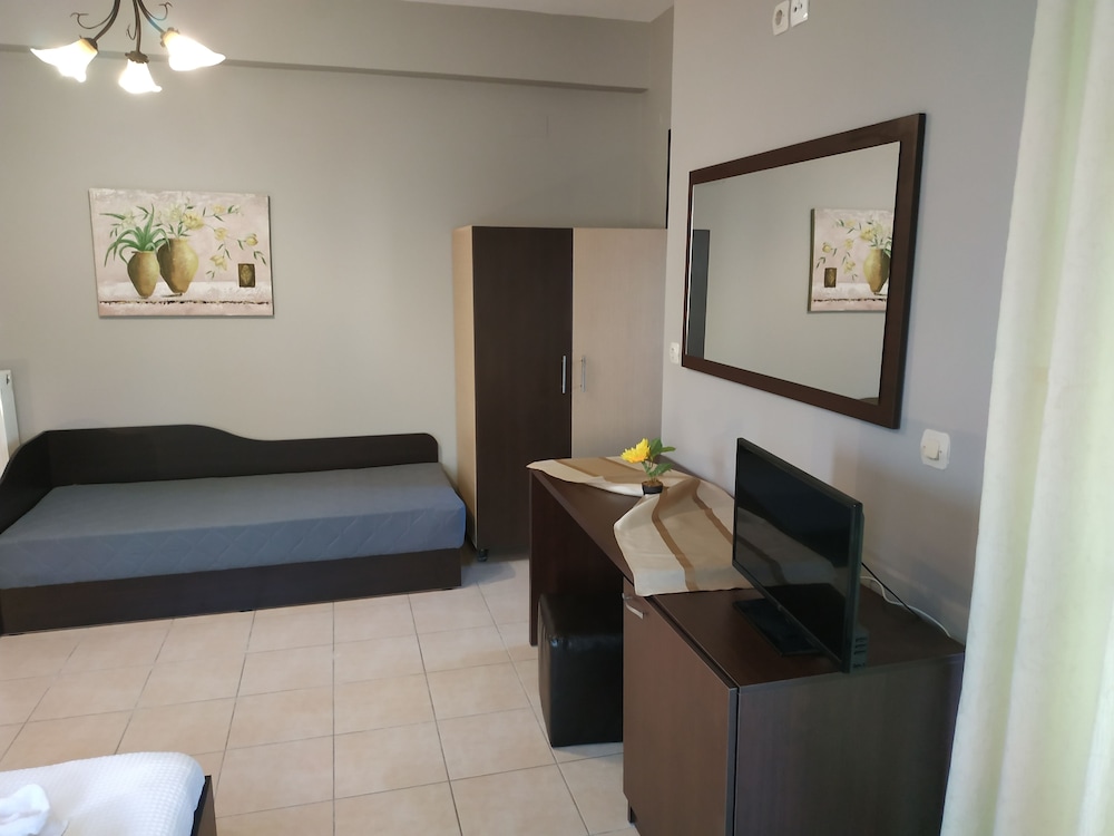 

Bari - Kolimbari - Villa Gereoudis Apartments with Sea View & Pool