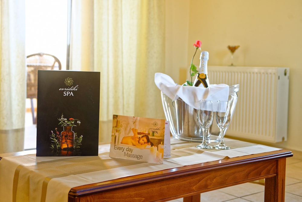 

Napoli - Kolimbari - Villa Gereoudis Apartments with Sea View & Pool