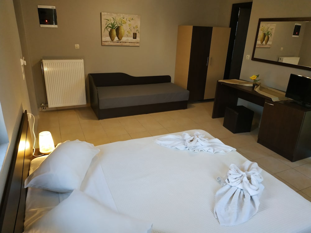 

Milano - Kolimbari - Villa Gereoudis Apartments with Sea View & Pool