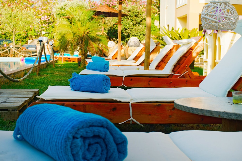 

Verona - Kolimbari - Villa Gereoudis Apartments with Sea View & Pool