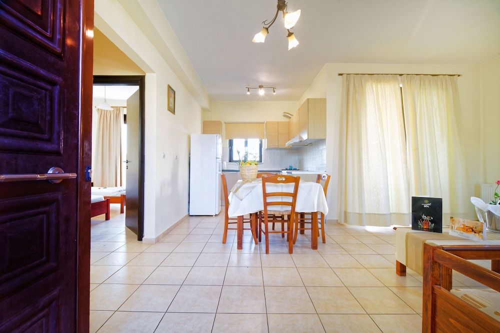 

Bari - Kolimbari - Villa Gereoudis Apartments with Sea View & Pool