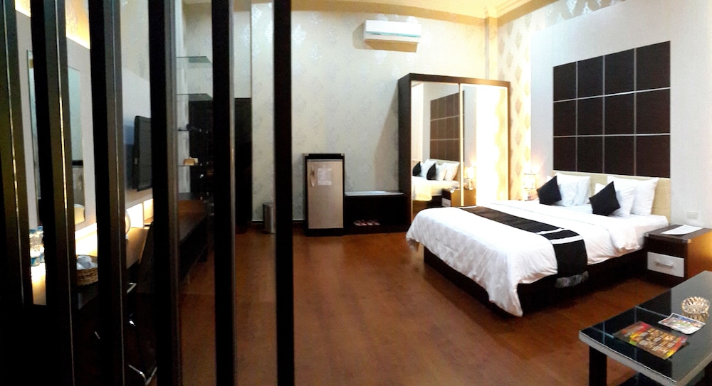 

Roma - Pontianak - Hotel Harmony In & Karaoke