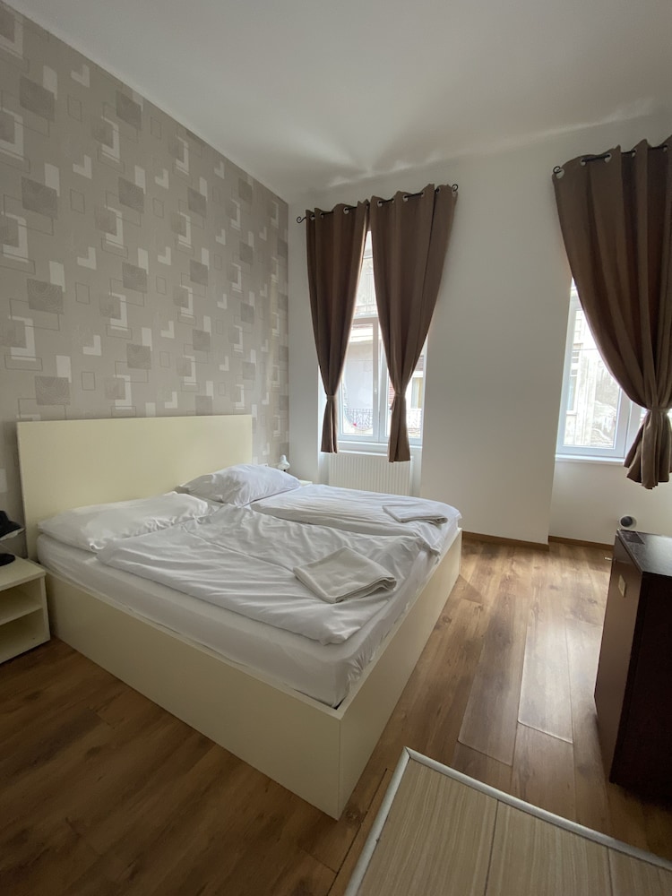 

Lamezia Terme - Budapest - Easy Star Hotel
