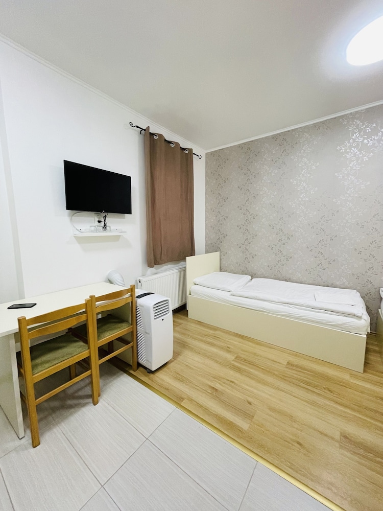 

Alghero - Budapest - Easy Star Hotel