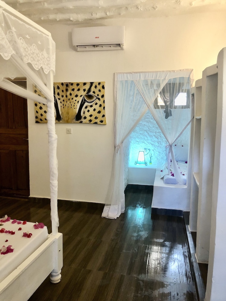 

Napoli - Kiwengwa - Bahati Villa