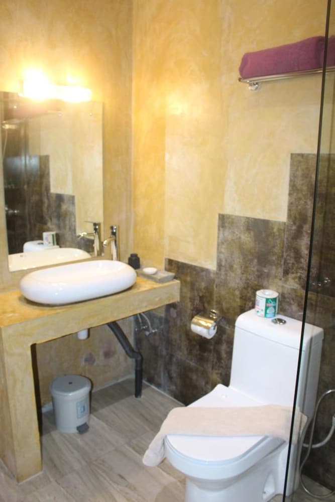 

Milano - Waikkal - Hotel Villa kapuru