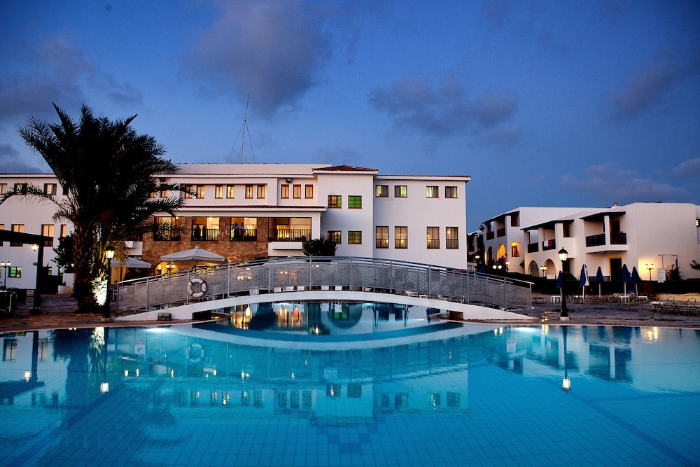 

Firenze - Paphos - Kefalos Beach Tourist Village