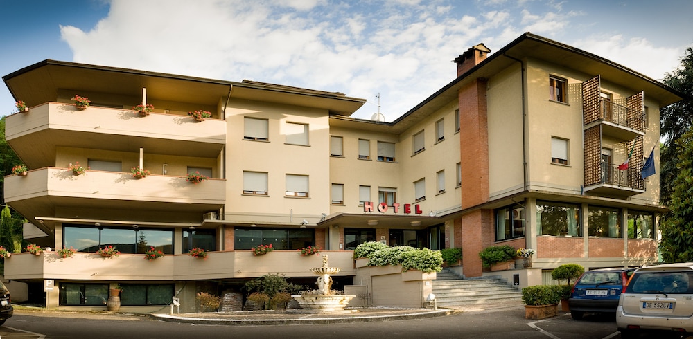 Borgo a Mozzano - EcoHotel Ristorante Milano