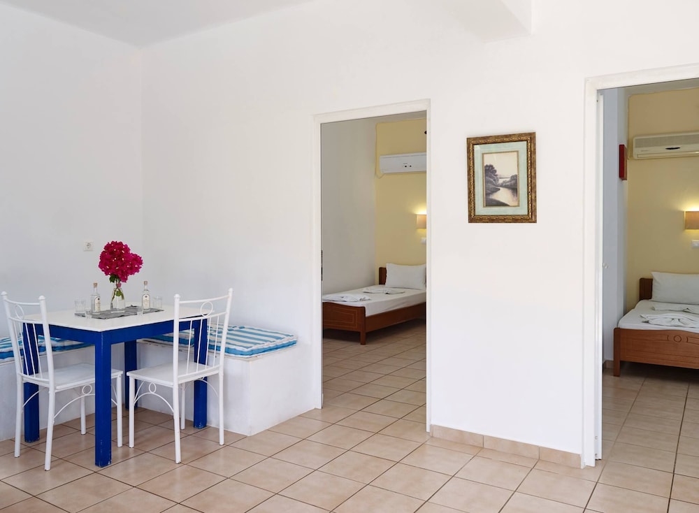 

Firenze - Pefkos - Lindos Athena
